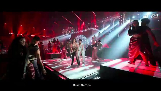 Wow | Hai Jawani Toh Ishq Hona Hai | Varun, Mrunal, Pooja | Tanishk | Harrdy | Kiran | Rony | Gill