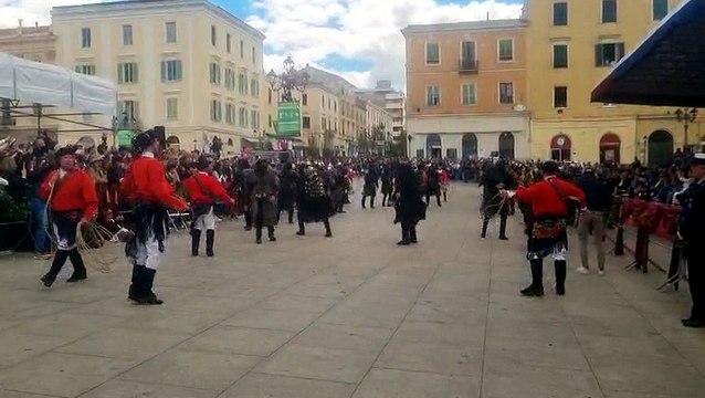 Cavalcata sarda, i Mamuthones e gli Issohadores di Mamoiada incantano Sassari