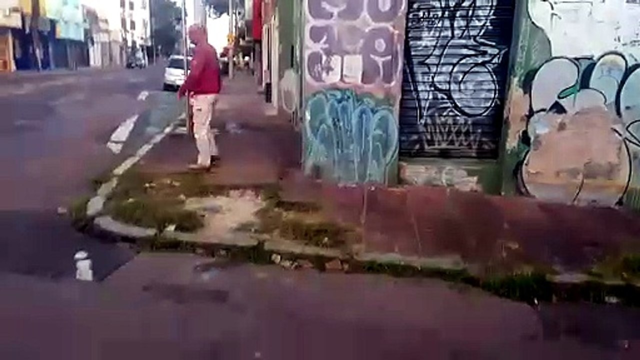 Hidrante vazando em Porto Alegre - Prefeitura precisa dar um jeito