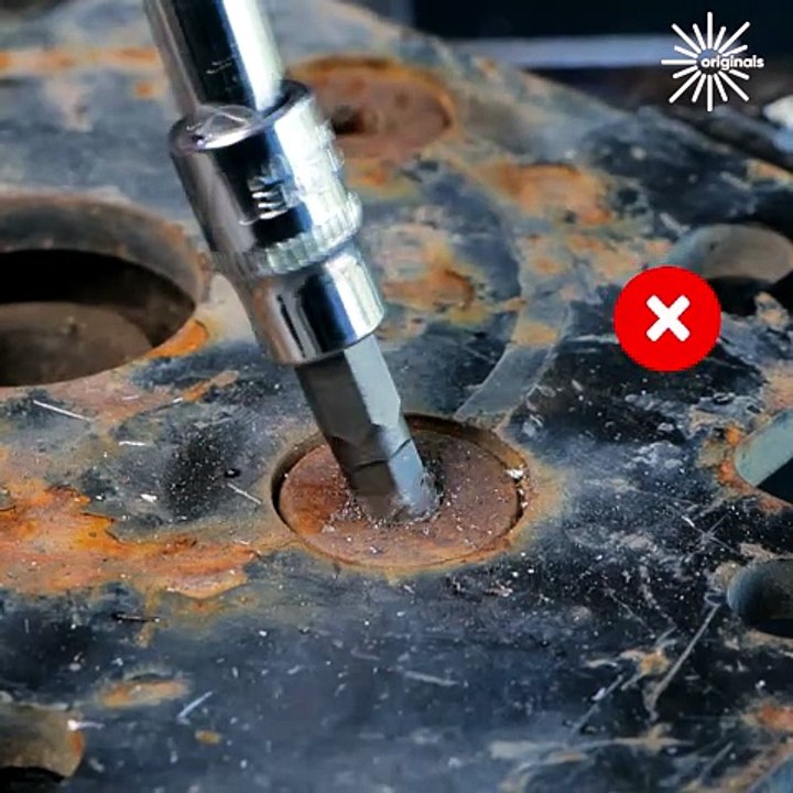 A guaranteed hack to remove screws from metal! 👍