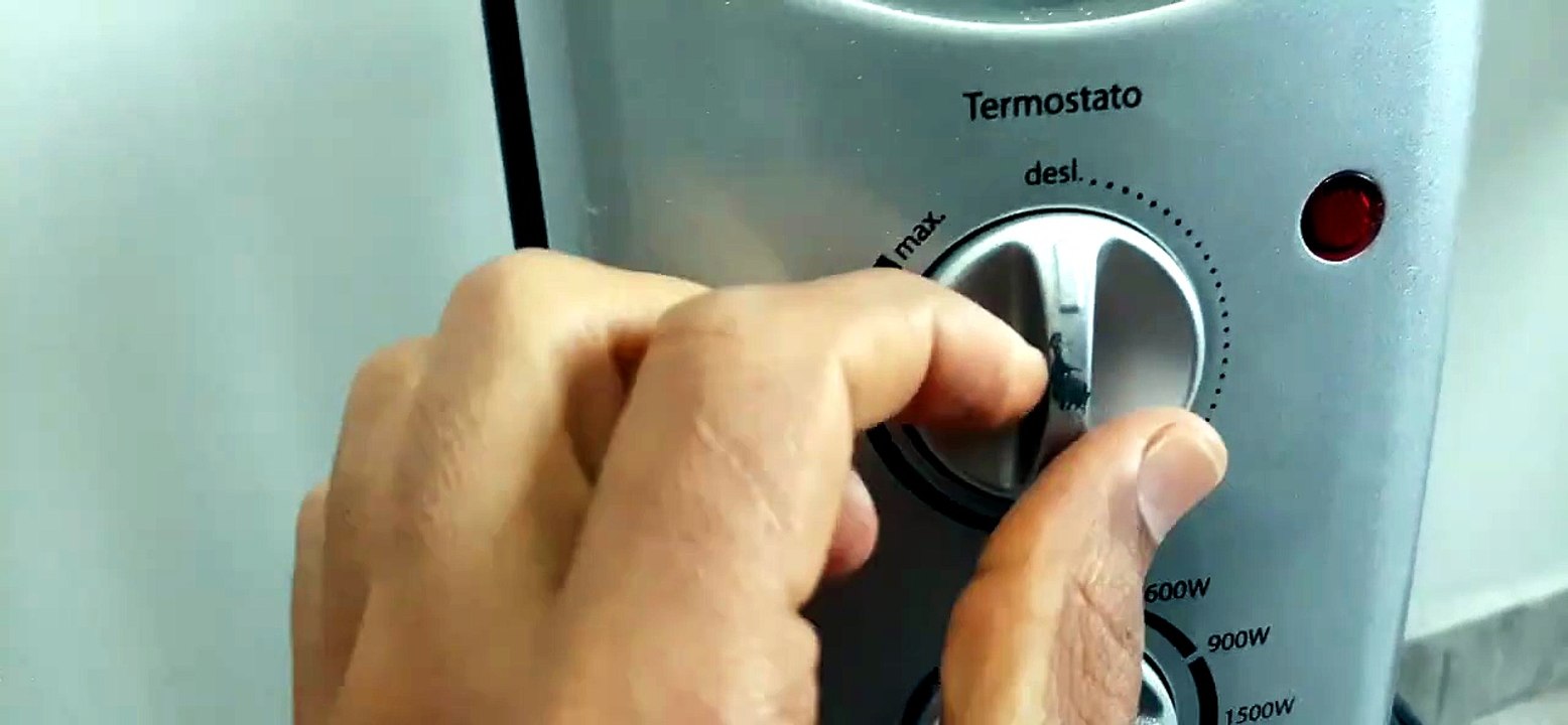 Aquecedor elétrico (a óleo) A06 MONDIAL para ambientes de até 12m2