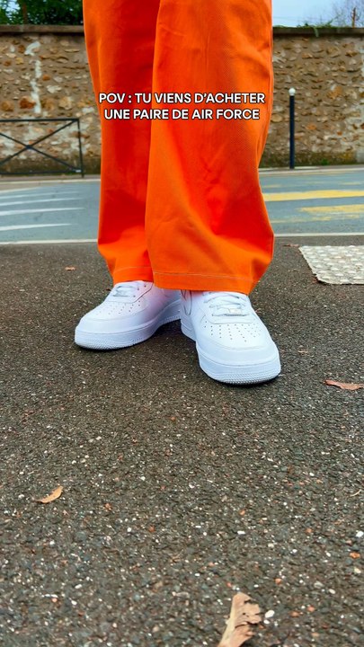 Les chaussures blanche c’est quelque chose 🤣😭