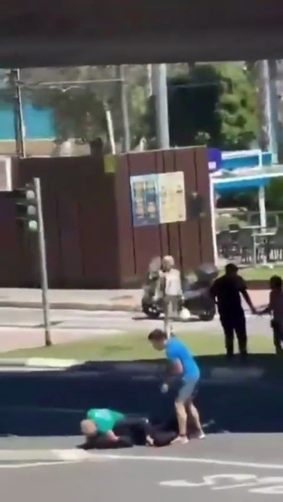Scooter Theft Attempt Fails in Broad Daylight as Bystander Intervenes in Spain