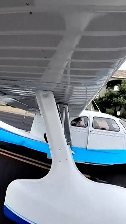 Avión aterriza de emergencia en una calle