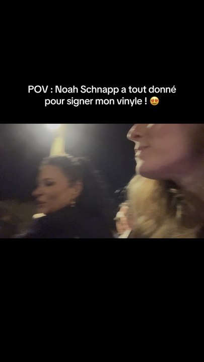 Noah Schnapp a tout donné pour signer mon vinyle ! Il est vraiment adorable ! 🥹😍