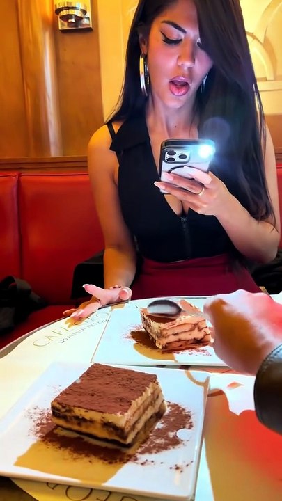 Life rule: NEVER disturb a woman when she’s filming her meal. 🇫🇷😭😩