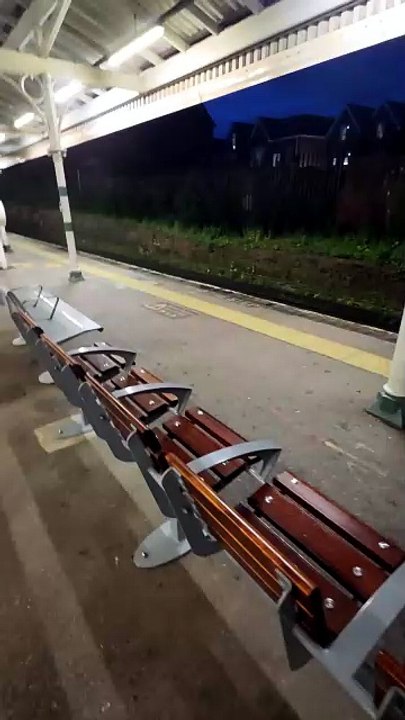 Southern Class 170 Turbostar passenger unit through south croydon station towards east croydon uk may13th26