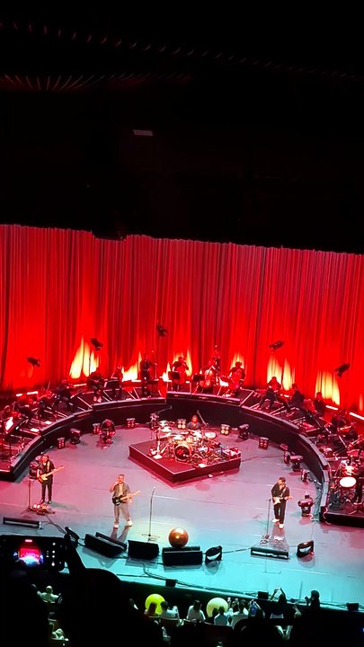 Konser Kapanışı; Seksendört 20. Yıl Özel Konseri - Ölürüm Hasretinle