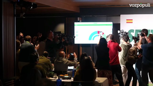 Locura en VOX al ritmo de PRIORIDAD NACIONAL