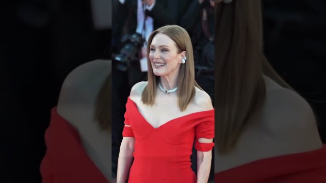 Julianne Moore sur le tapis rouge du Festival de Cannes pour la montée des marches du film Garance