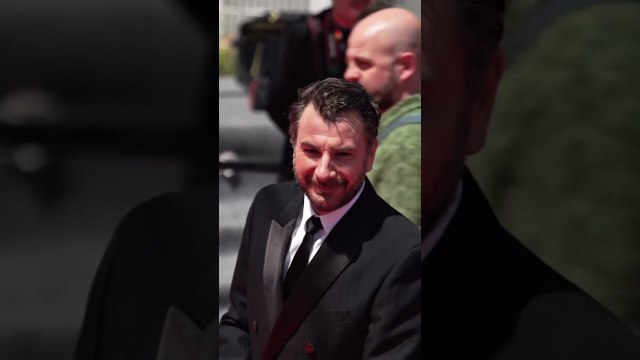✨ Hugo Becker et Michaël Youn sur le tapis rouge du Festival de Cannes lors de la montée des marches