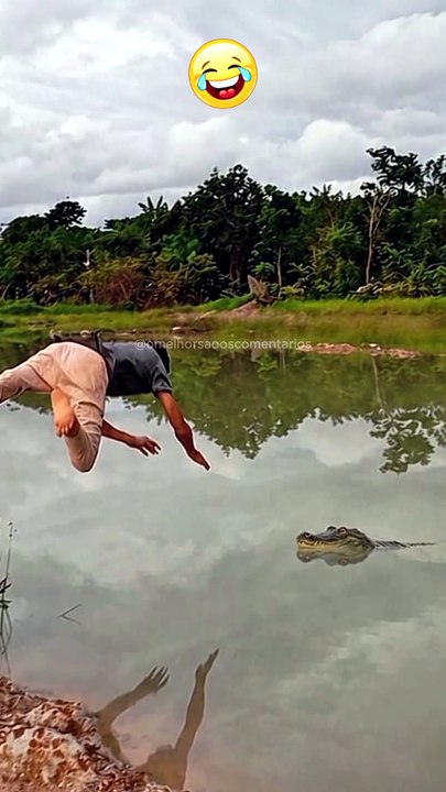 Pulo na lagoa 🐊🐊🐊🐊🍰🍰🍰🍰😋😋😋😋 #omelhorsoaoscomentarios #engraçado #engraçados #comentarios #comentários