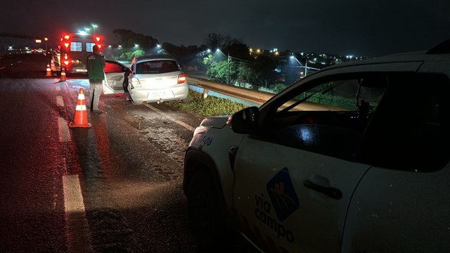 Colisão entre carros deixa mulher ferida na PRc-467, em Cascavel