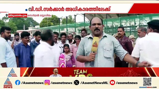 വി ഡി സതീശൻ്റെ സത്യപ്രതിജ്ഞ ചടങ്ങ് കാണാൻ വിനോദിനി എത്തി
