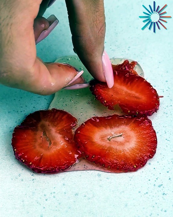 Easy and delish strawberry snack! 🍓