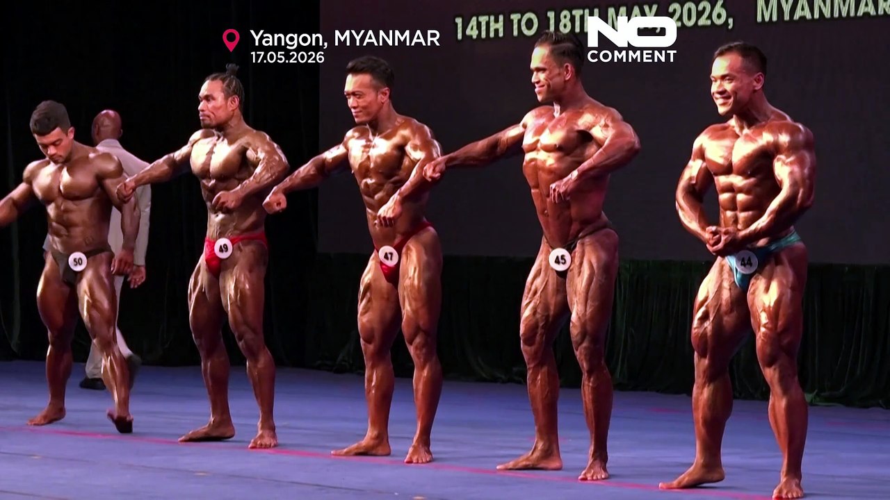 Bodybuilder zeigen Muskeln bei südostasiatischen Meisterschaften