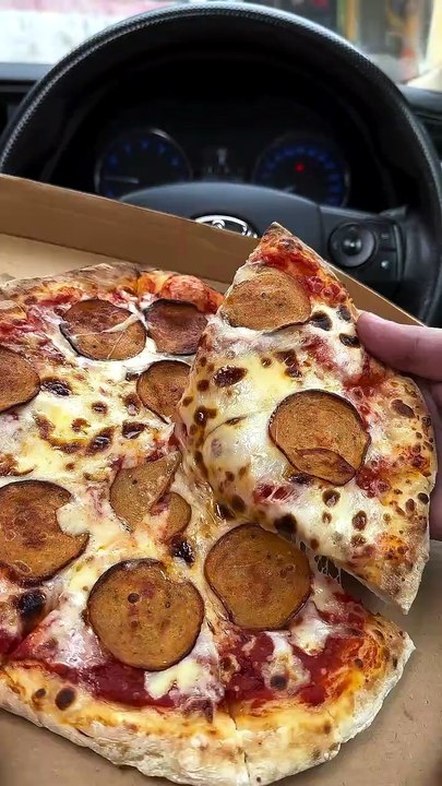 Pizza & Burgers For Life.! 😍🏻By @brickster.pizza @crumbz.desserts 1. Pepperoni with hot hone
