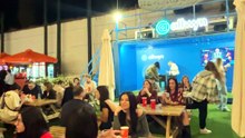 Πλήθος κόσμου στην αυλή της Allwyn του Athens Street Food  Festival