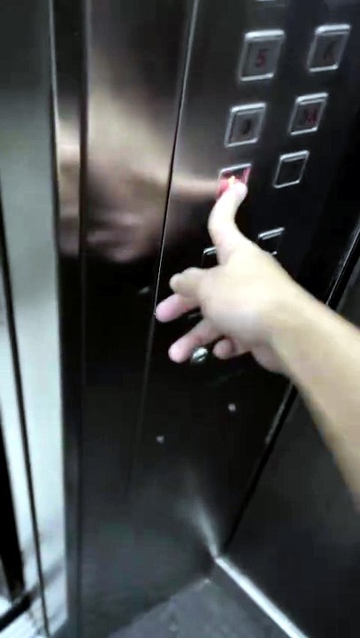 Senyuman Lif (POV horror)