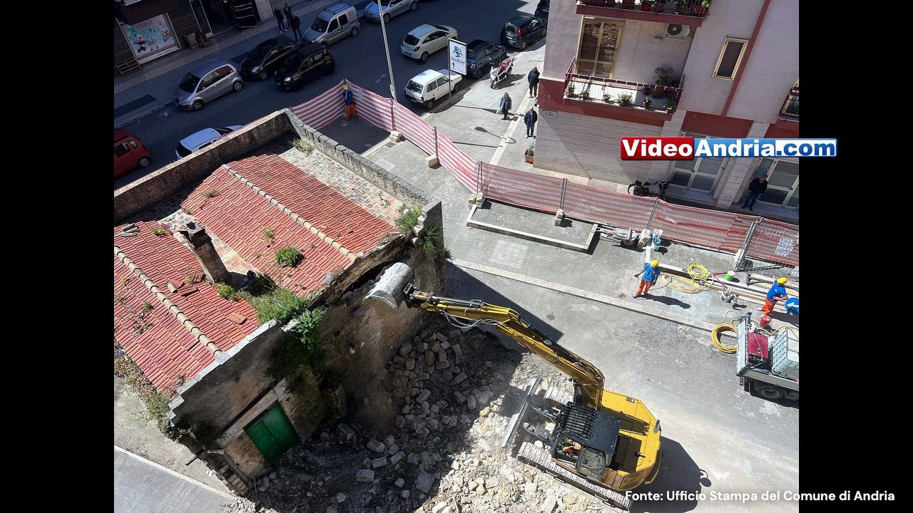 Andria: demolito il vecchio rudere di via Trani, svolta per la viabilità cittadina