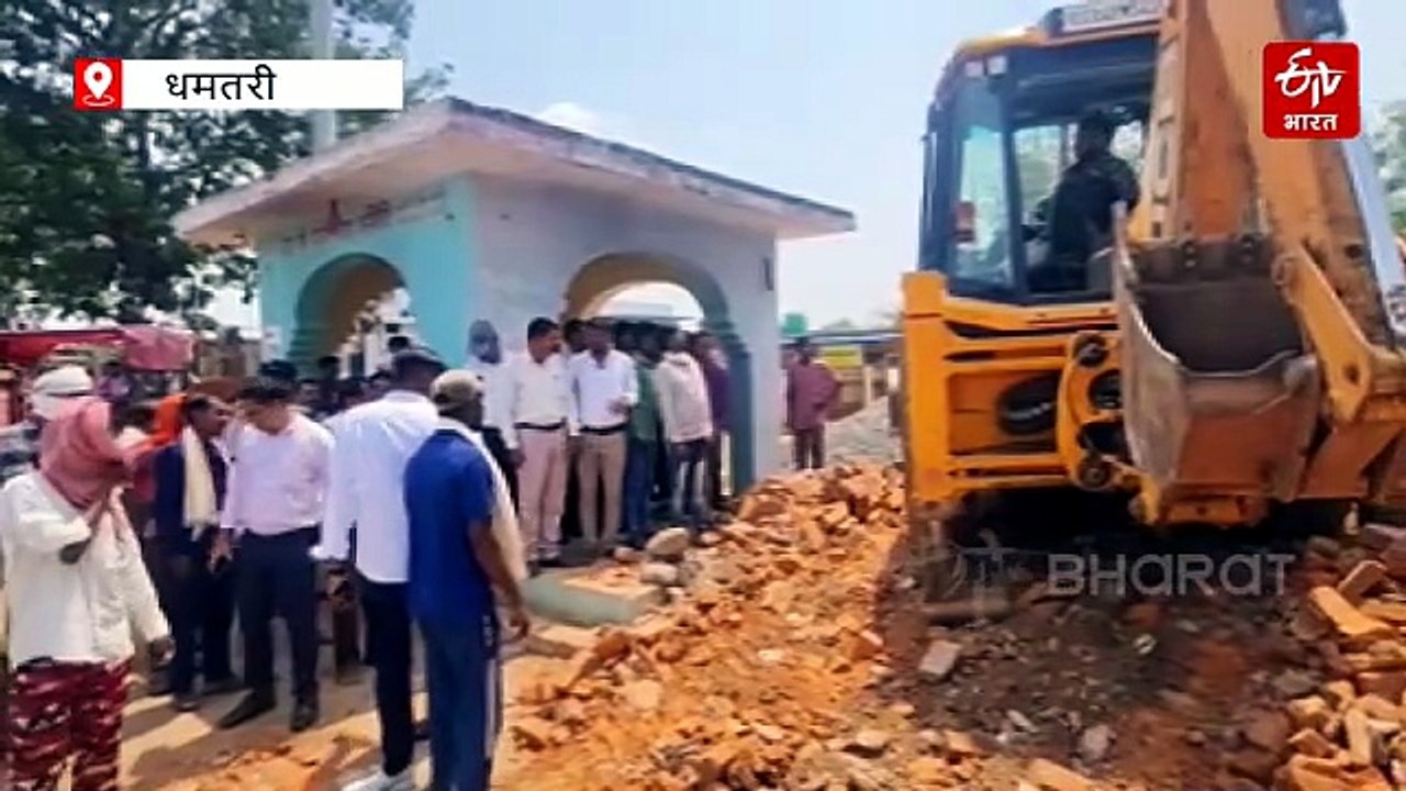 धमतरी में अतिक्रमण पर चला बुलडोजर, निर्माणाधीन...