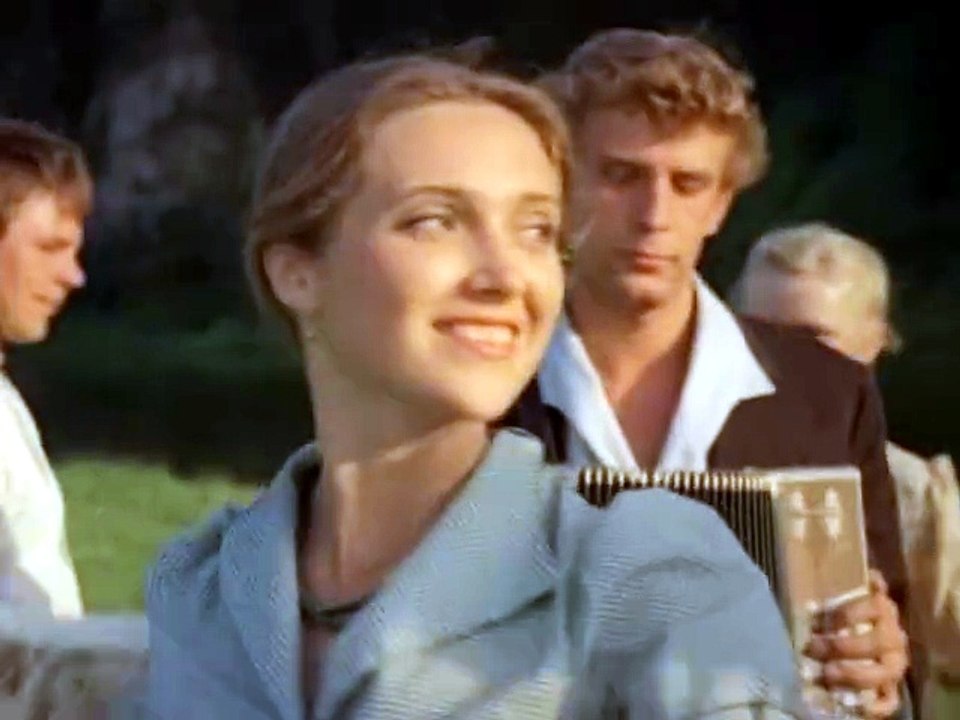 Холм (1990).