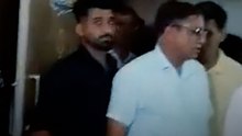 बच्चे के गले पर चाकू रखकर लाखों की लूट
