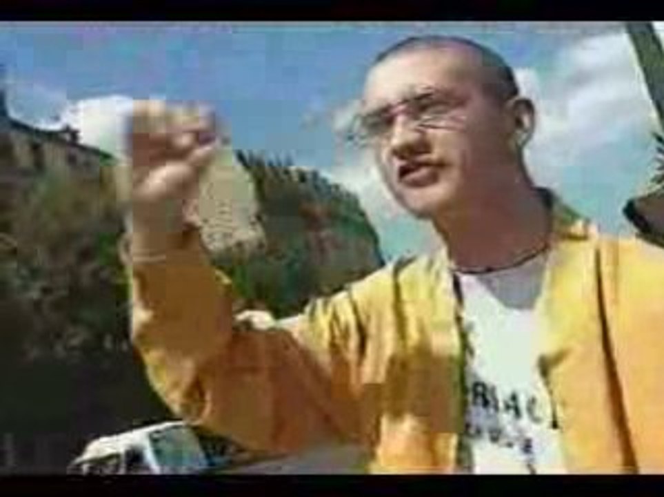 Seth Gueko Ca sent pas bon a paris