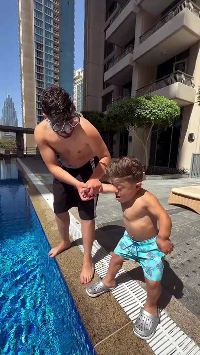 Yo I can’t even swim 😭 I’m gonna drown—MOM HELP MEEE!! 😂🤣😅