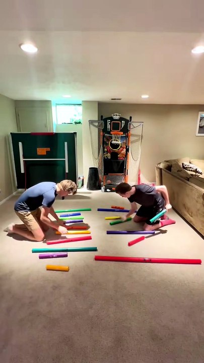 Super Mario 64 réinventé avec des boomwhackers sur « Bataille de Bob-Omb »