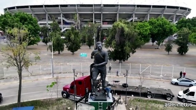 Monumento a Pelé leggenda del calcio brasiliano allo stadio Jalisco