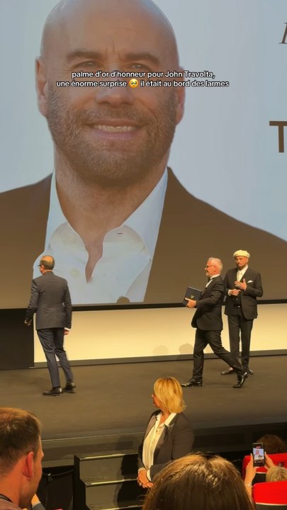 John Travolta reçois sa palme d’or d’honneur !!