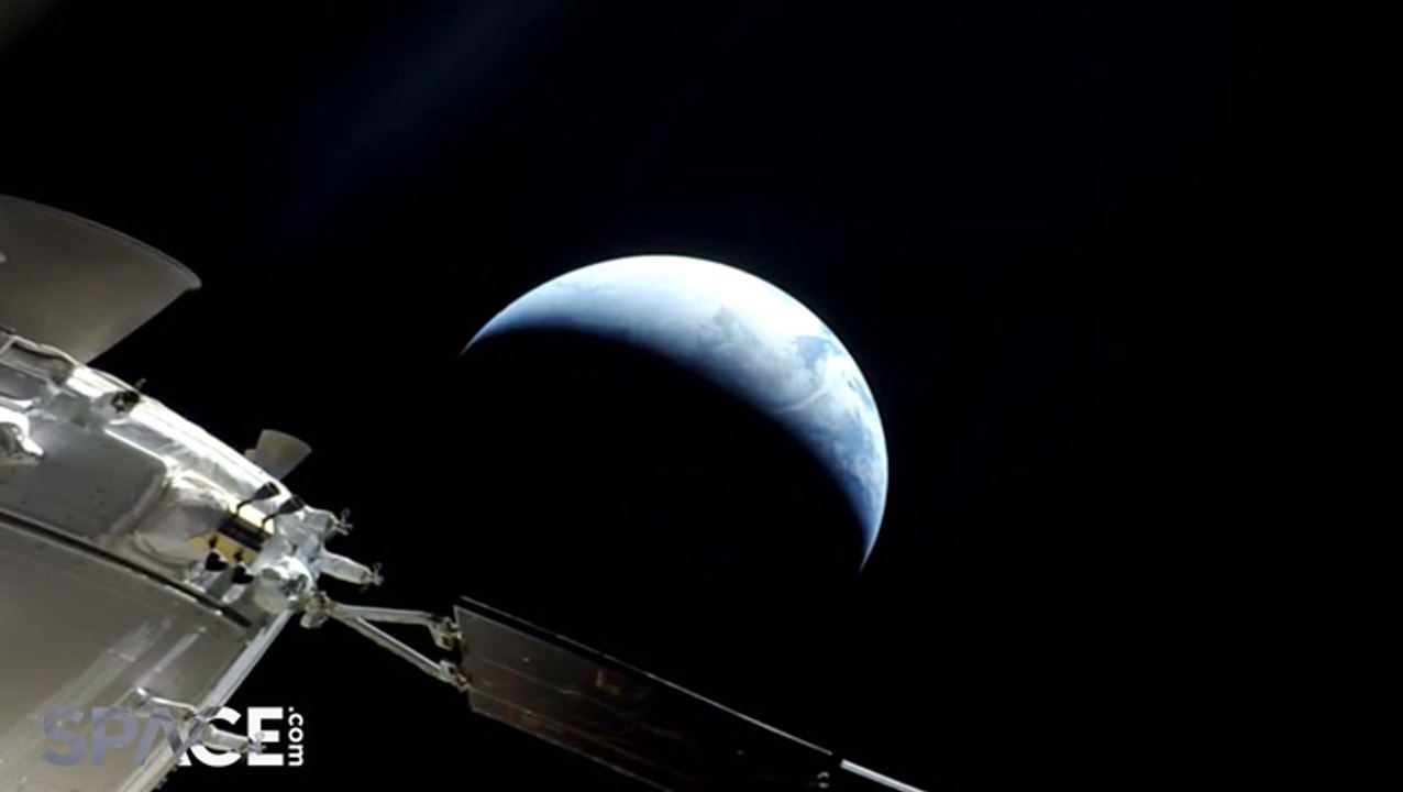 Artemis 1 Spacecraft And Earth Hours Before Re-Entry -Amazing Time Lapse