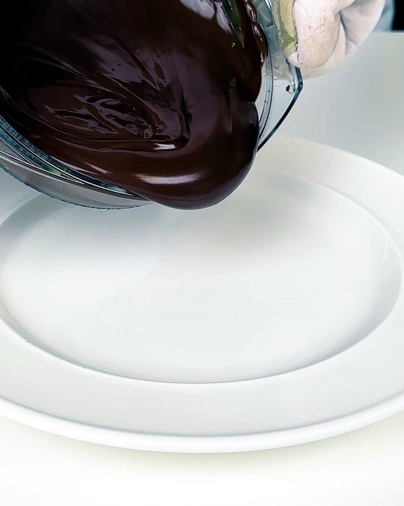 Creative chocolate ice cream decoration idea! 🍦😋