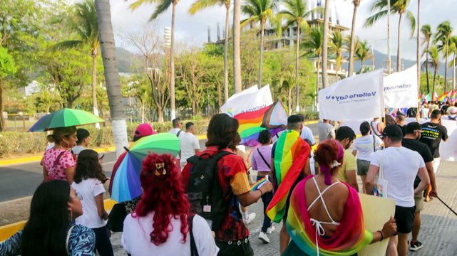Marchan por la diversidad en Puerto Vallarta | CPS Noticias Puerto Vallarta