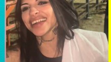 Cazzu imita a fan emocionado que quiere tatuarse su autógrafo