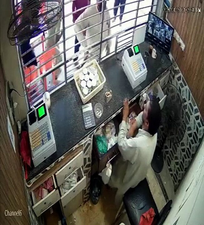 #CCTV footage of the cash counter and #robbery at Korangi's famous Harmain Biryani.
