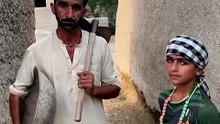 Ooh helo tumhin ye haq kis ne dya ase bhikari bolne ka