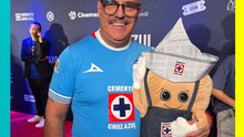 Juan Carlos Casasola en la alfombra roja de “Azul Oscuro Azul Celeste”