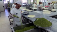 24 saat mesai yapıyorlar! Gaziantep'in baklava ustalarından itinalı çalışma