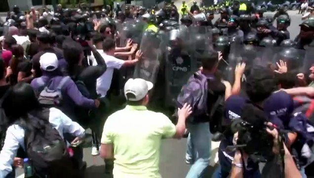 Διαμαρτυρία στο Κεντρικό Πανεπιστήμιο Βενεζουέλας μετά τον θάνατο κρατουμένων