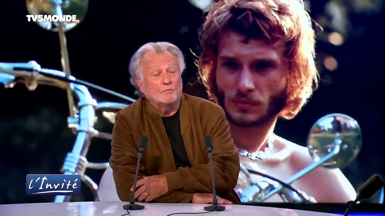 2020 - Johnny Hallyday - Sam Bernett Revient sur sa Jeunesse et la Musique dans “L’Invité” (TV5 Monde, 19 Juillet)