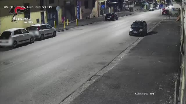 Chiaiano, le immagini della sventata rapina al fruttivendolo