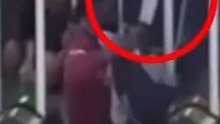 Un uomo forza i tornelli della Stazione Centrale di Milano armato di mannaia