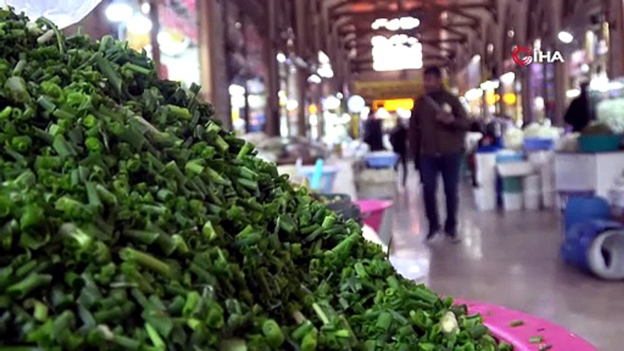 Van'da taze otlu peynir sezonu başladı