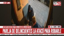 Tremendo video: la golpearon salvajemente para robarle la cartera