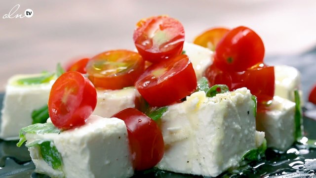 طريقة عمل سلطة يونانيّة شهيّة بطريقة أسهل