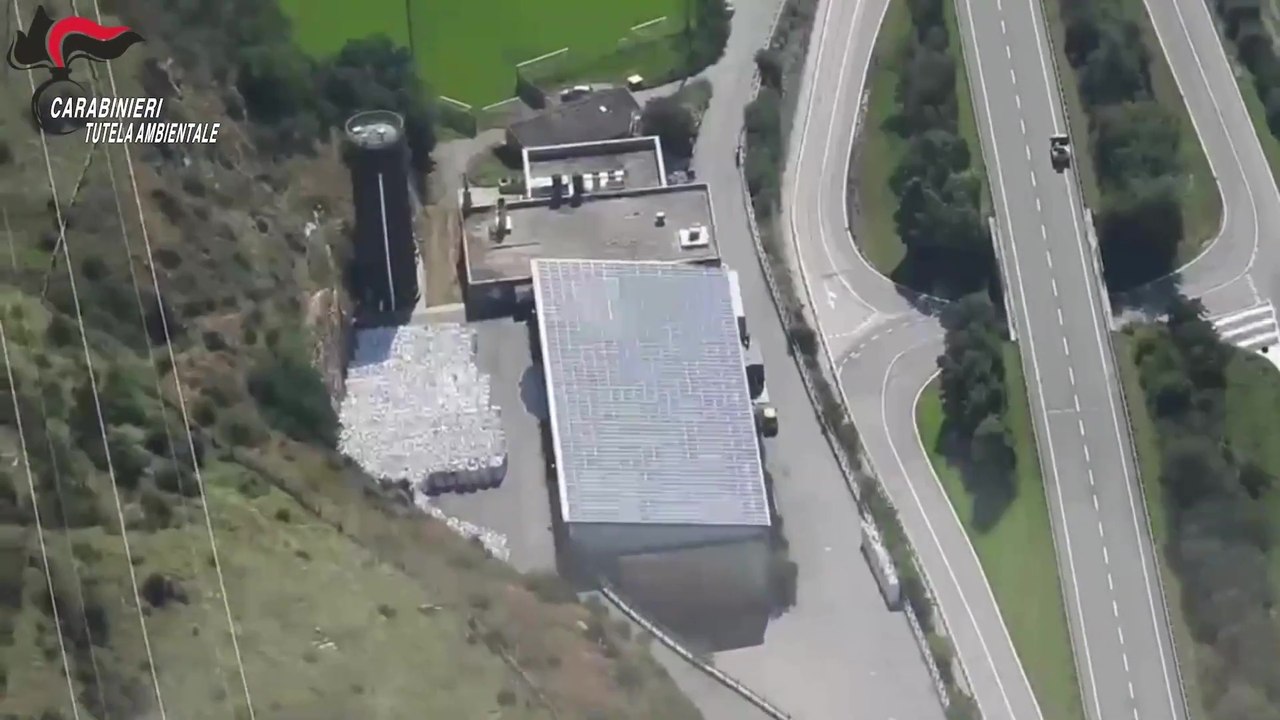 Ceneri tossiche trasformate in bricchette e fertilizzanti: 12 arresti nell'inchiesta "Carbone delle Alpi" (19.05.26)