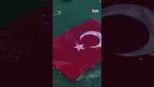 Sapanca Gölü'nde 100 dalgıç bin 923 metrekarelik Türk bayrağı açtı