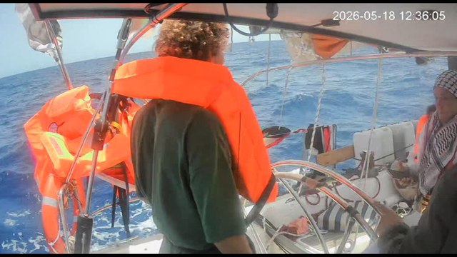 Flotilla, 10 imbarcazioni verso Gaza. Ci danno la caccia